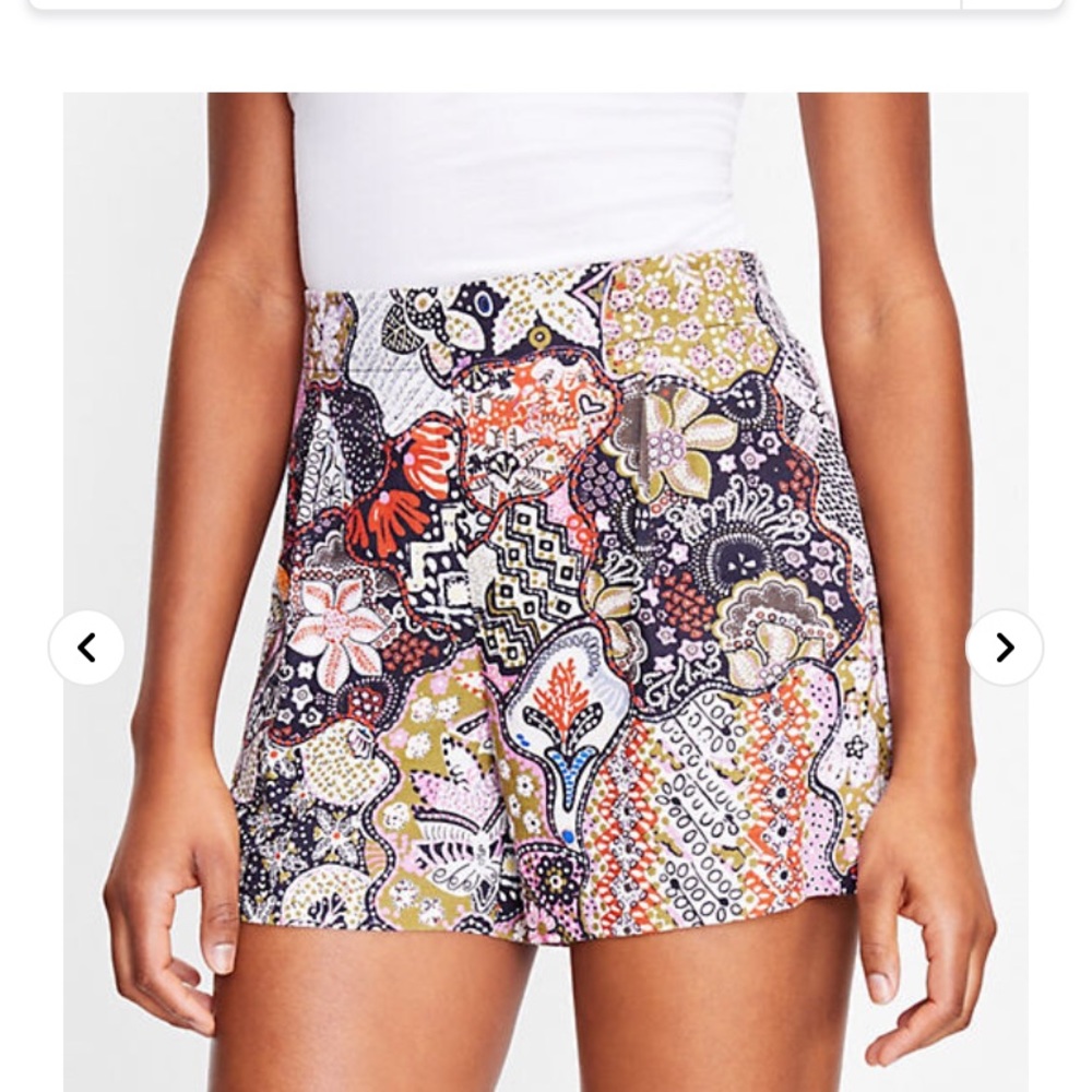 LOFT pleated pull on shorts